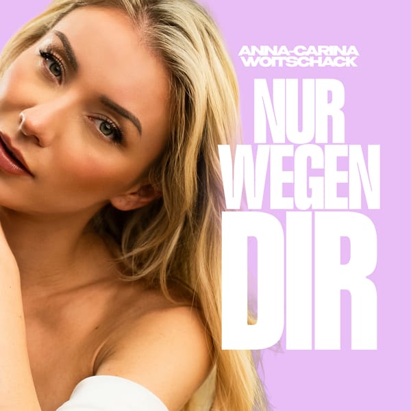 Anna-Carina Woitschack: „Nur wegen dir“ – Herzflimmern pur: Wie eine Seelenfreundschaft plötzlich die Welt auf den Kopf stellt